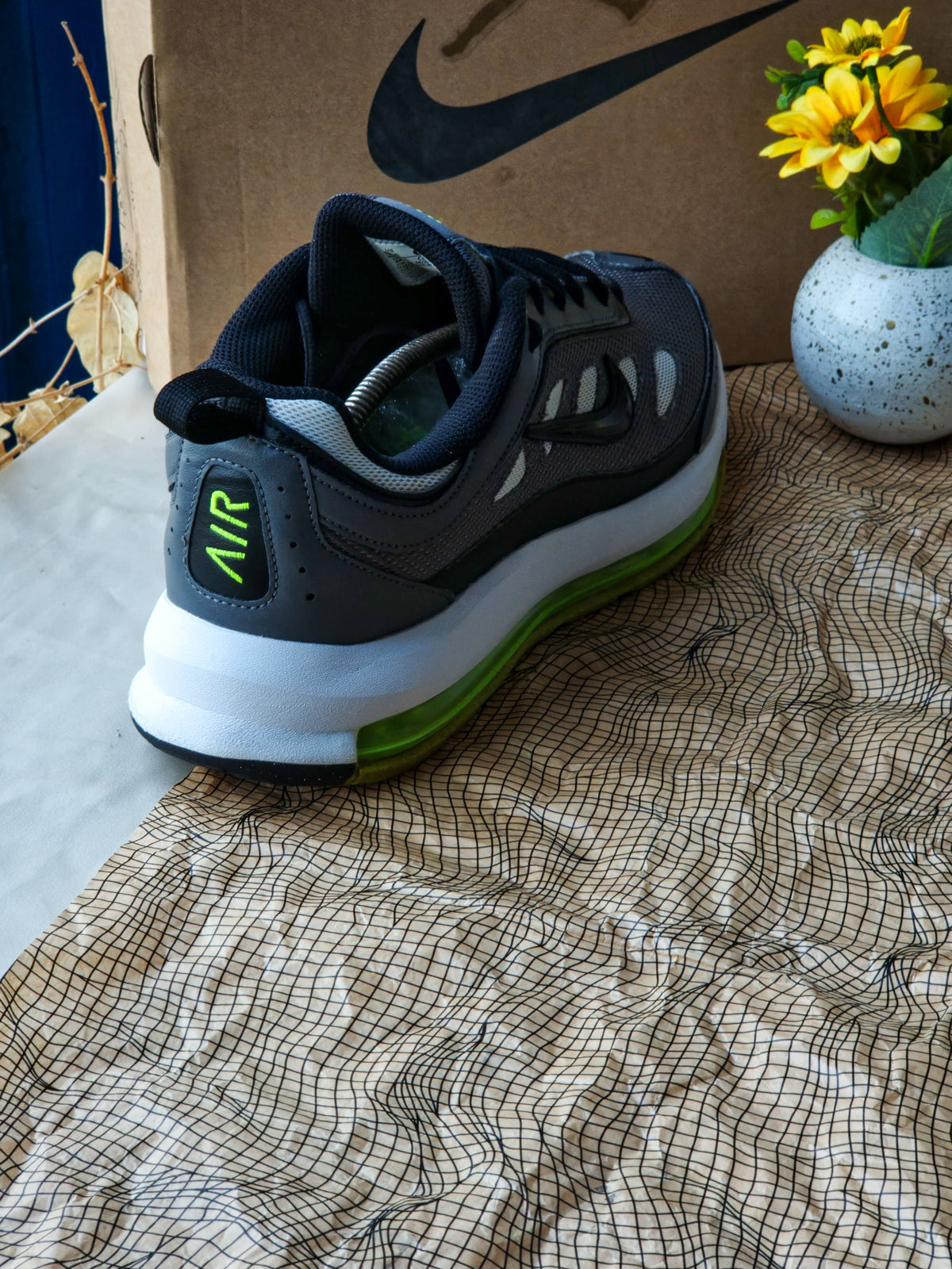 NIKE