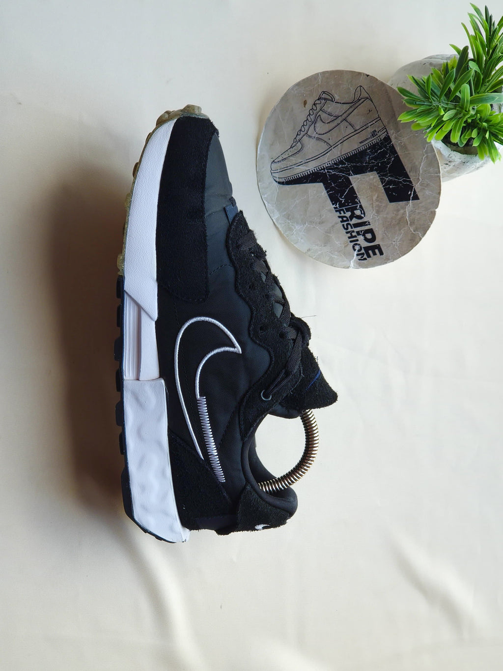 NIKE
