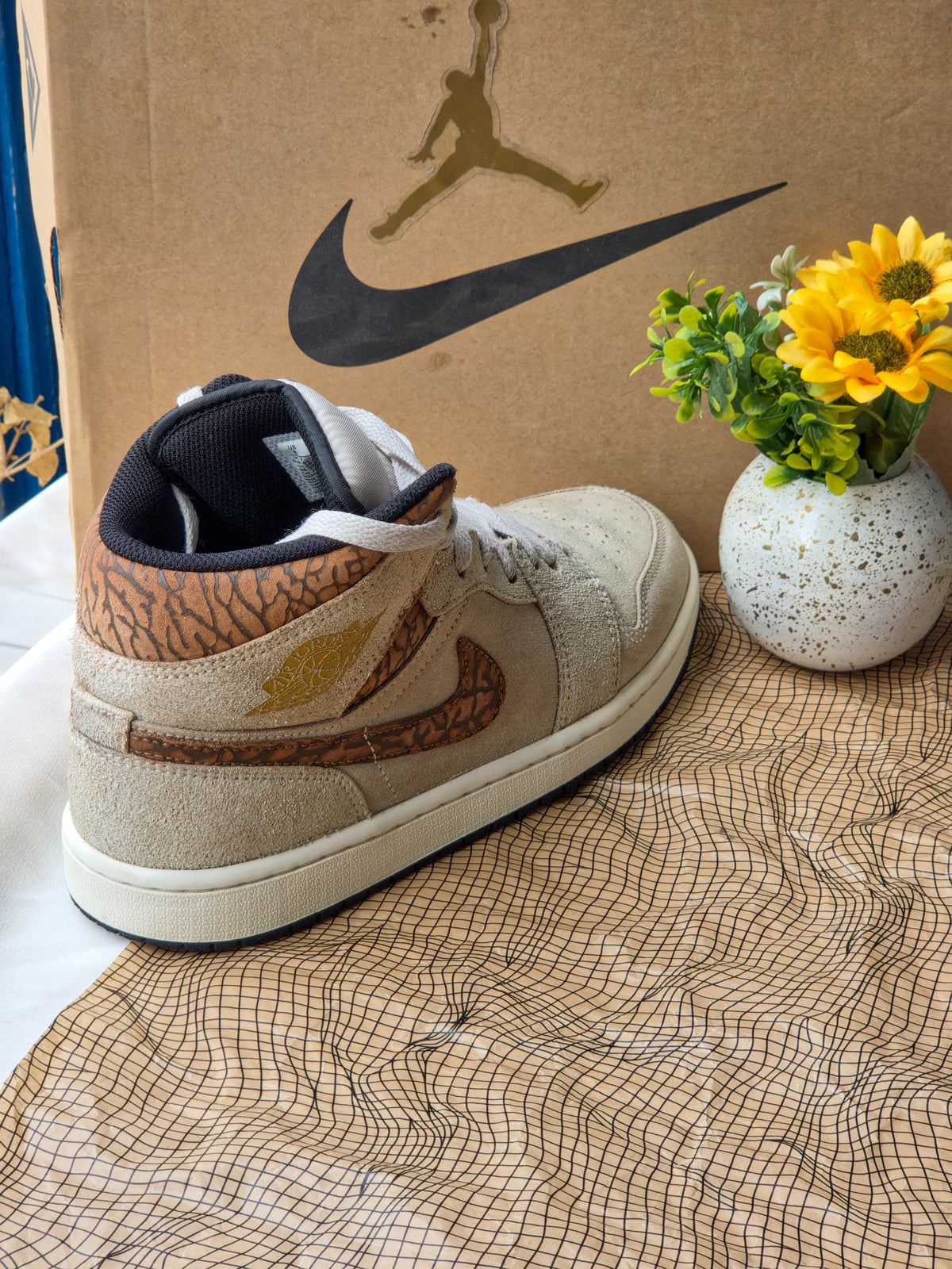 NIKE