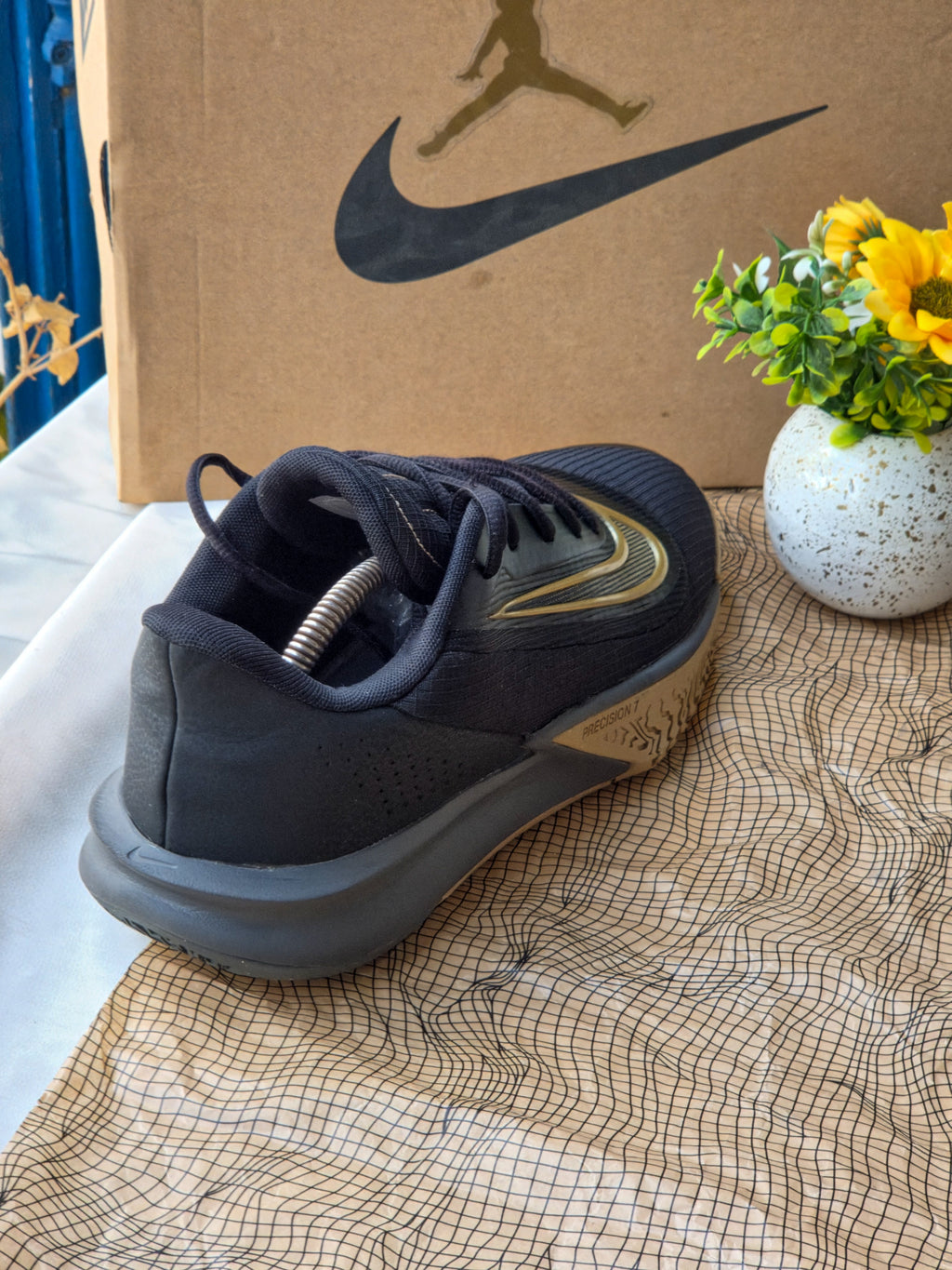 NIKE