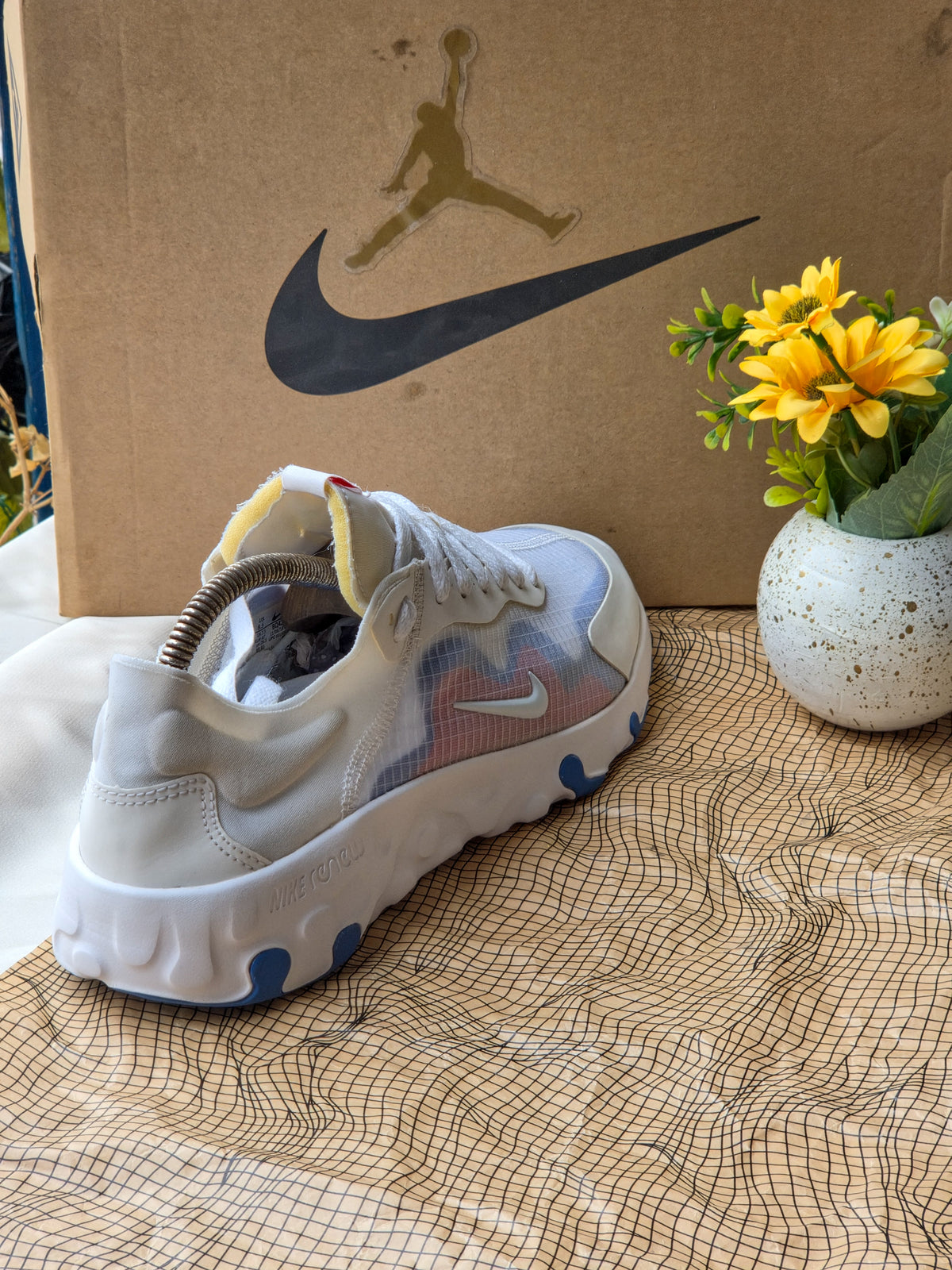 NIKE