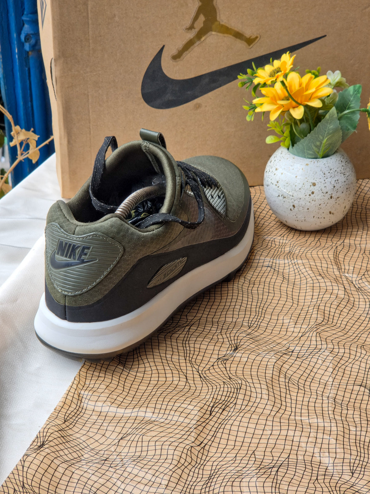 NIKE