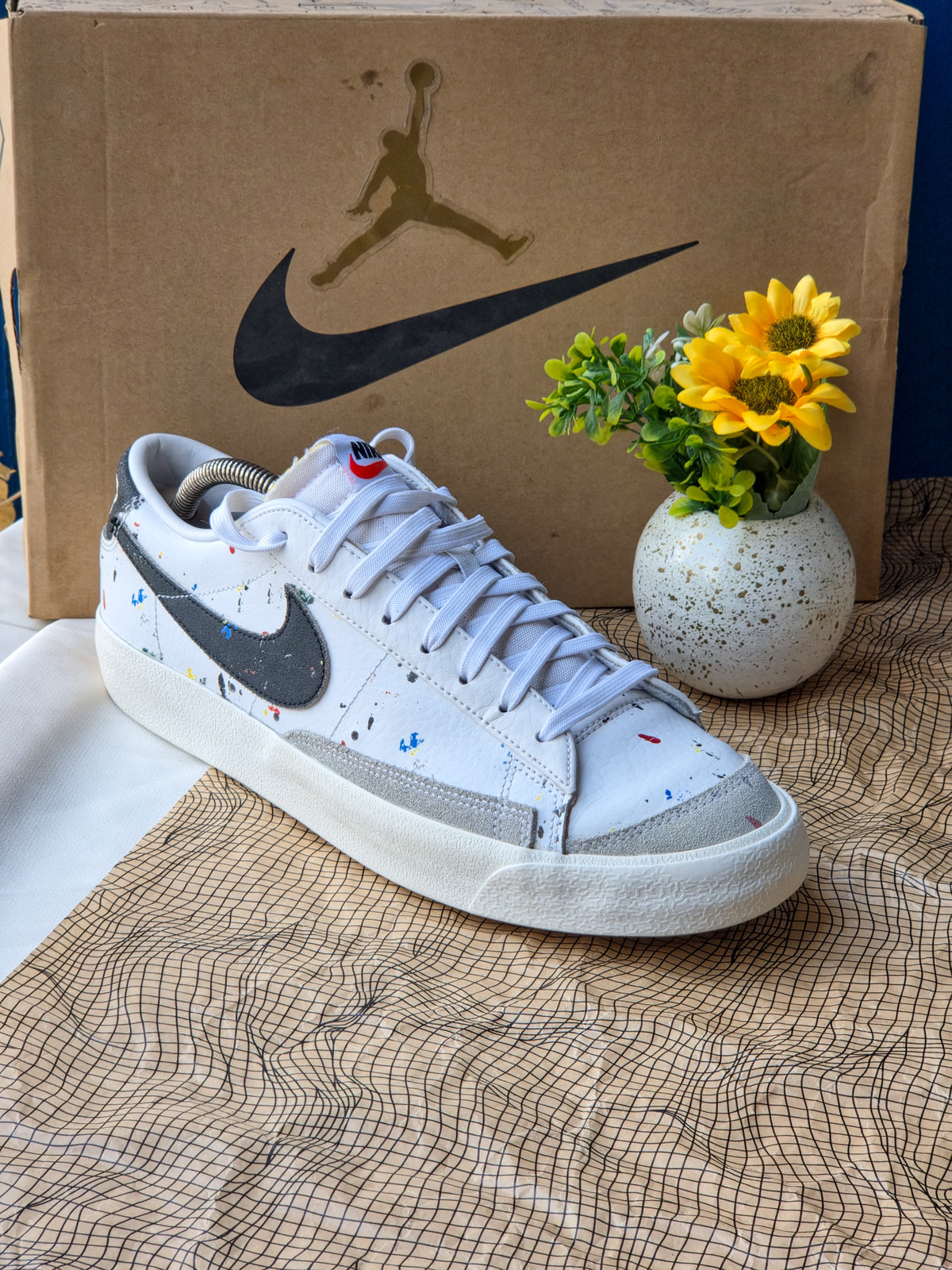 NIKE