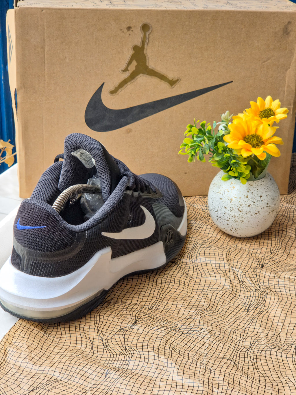 NIKE