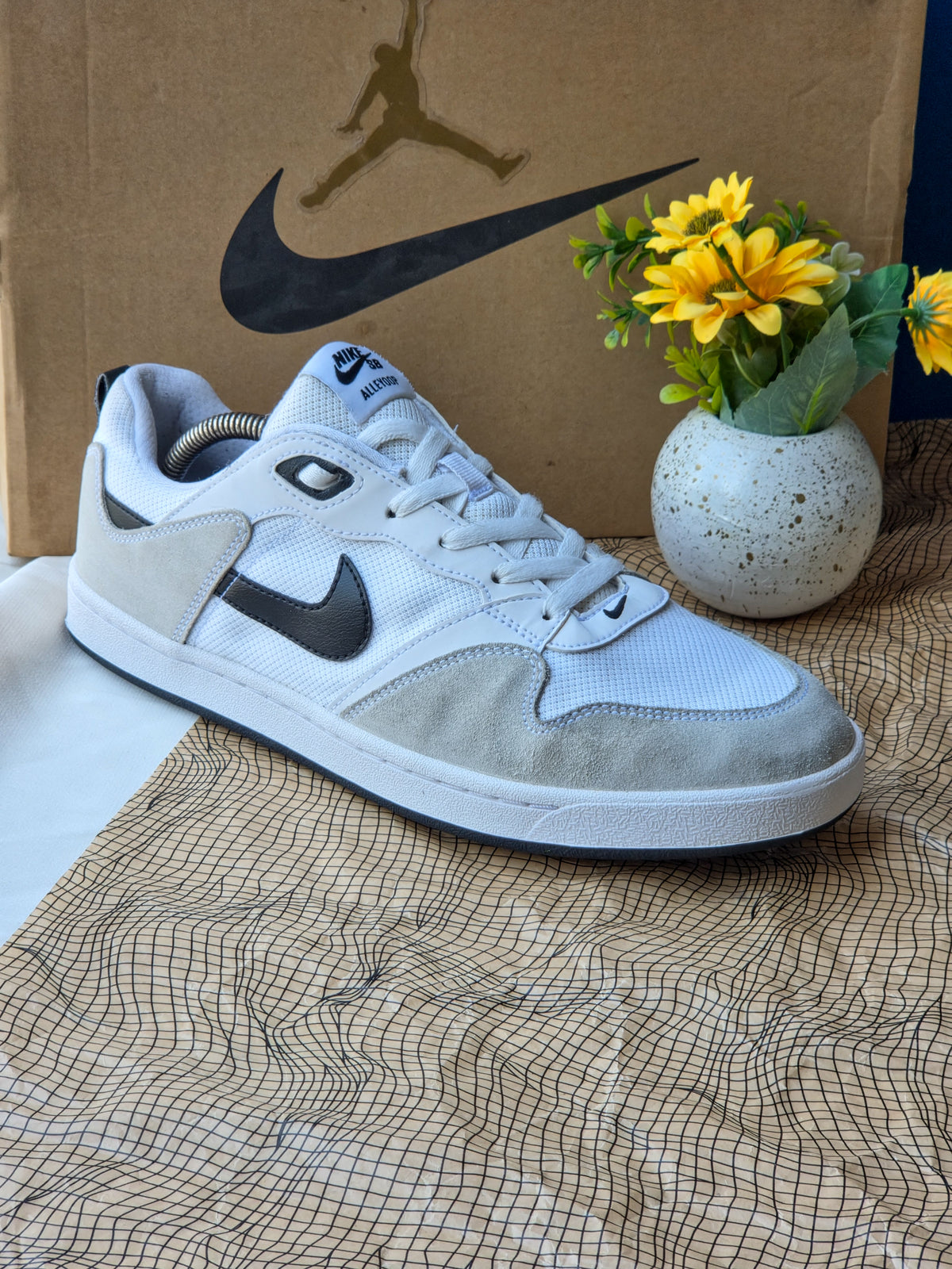NIKE