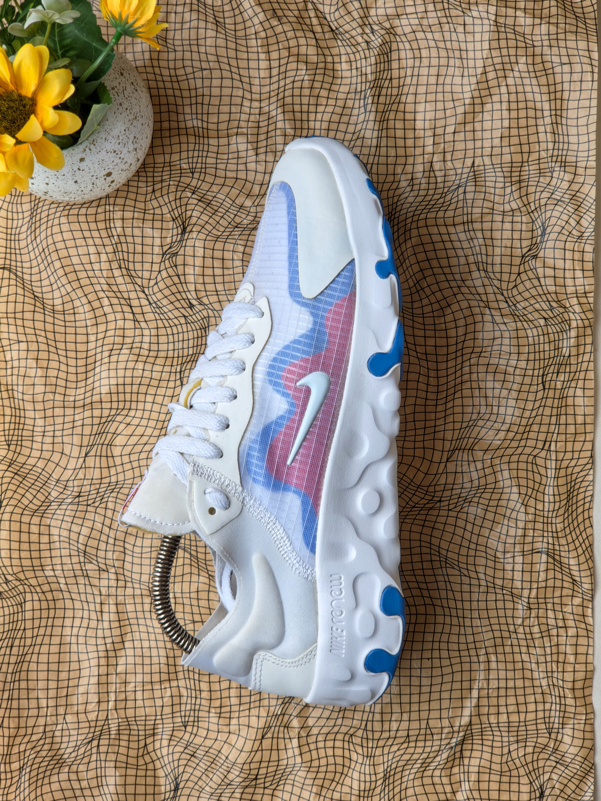 NIKE