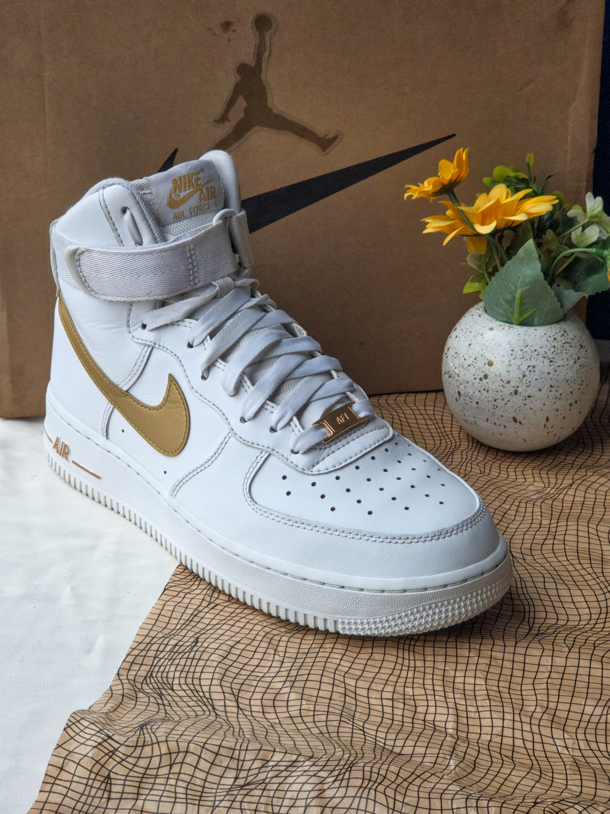 NIKE