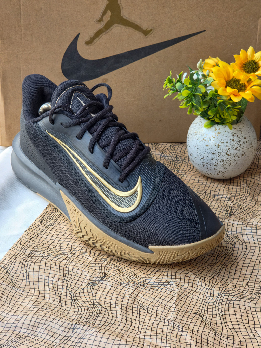 NIKE