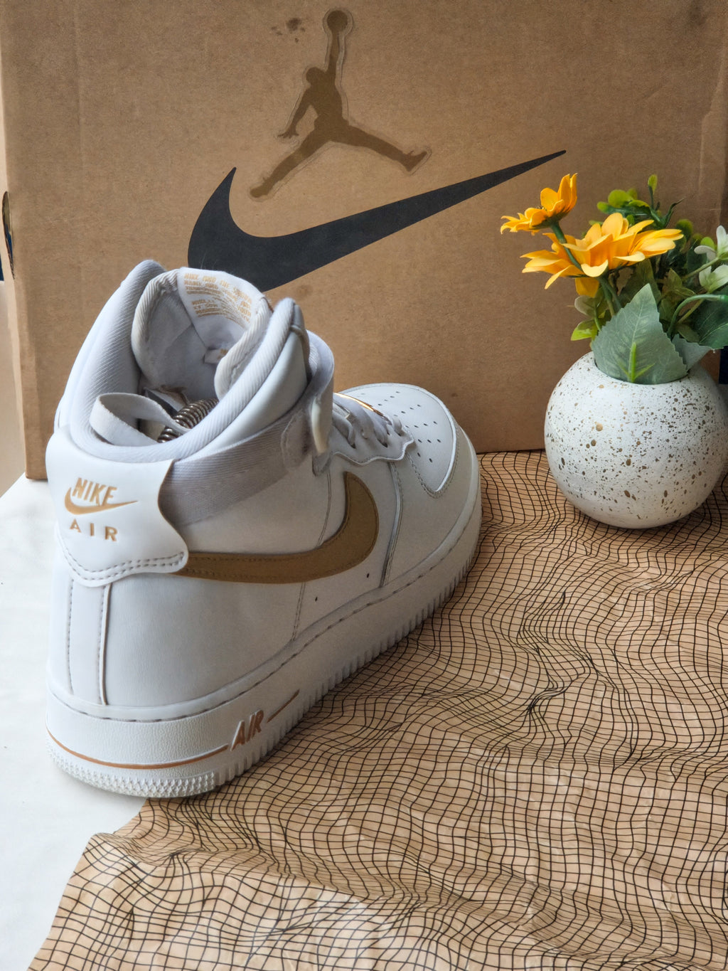 NIKE