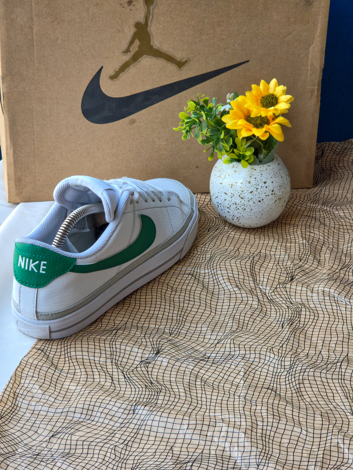 NIKE