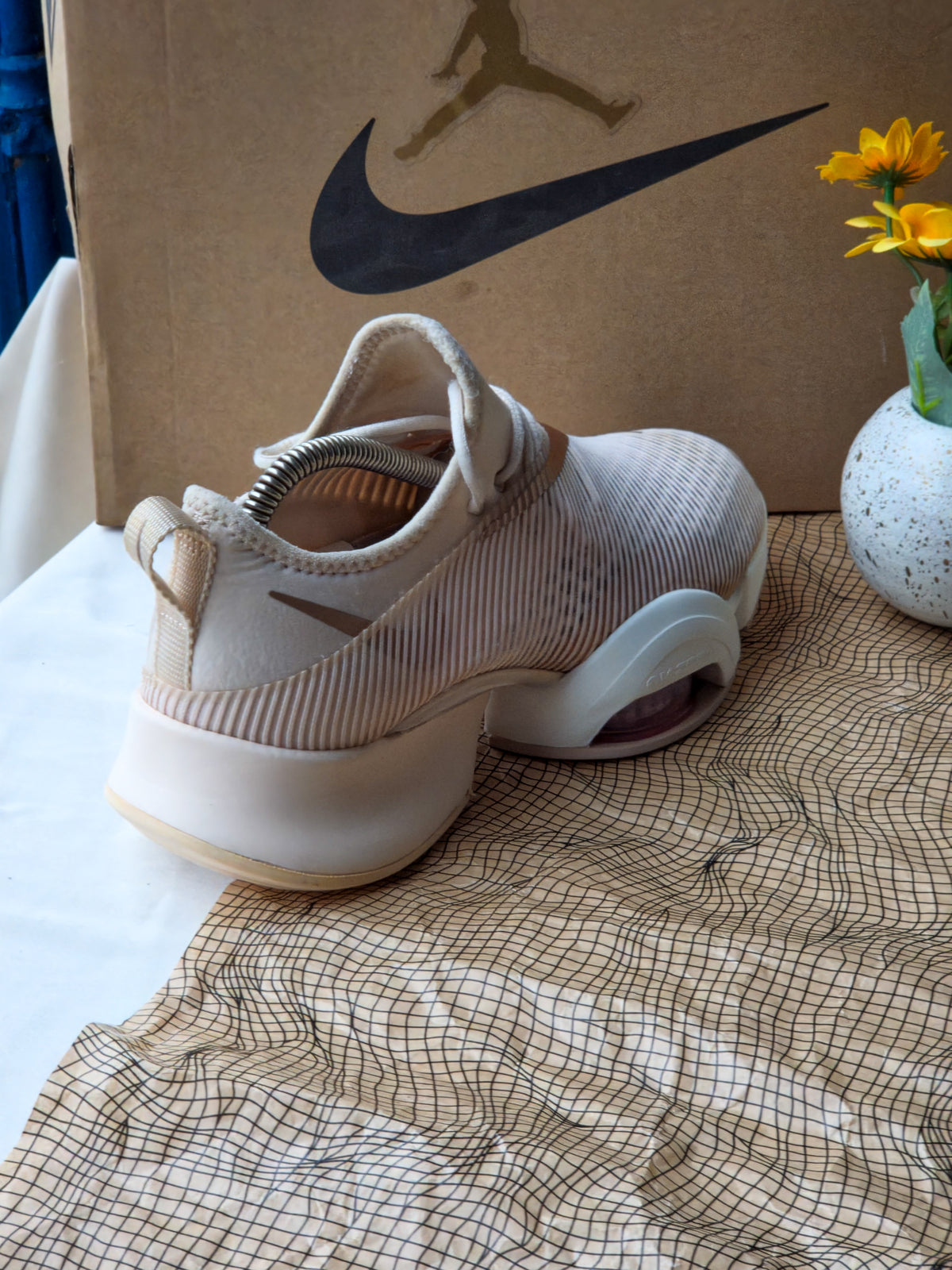 NIKE