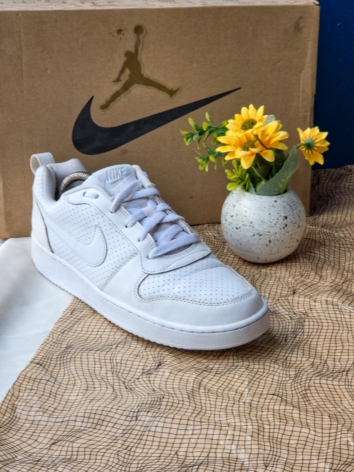 NIKE