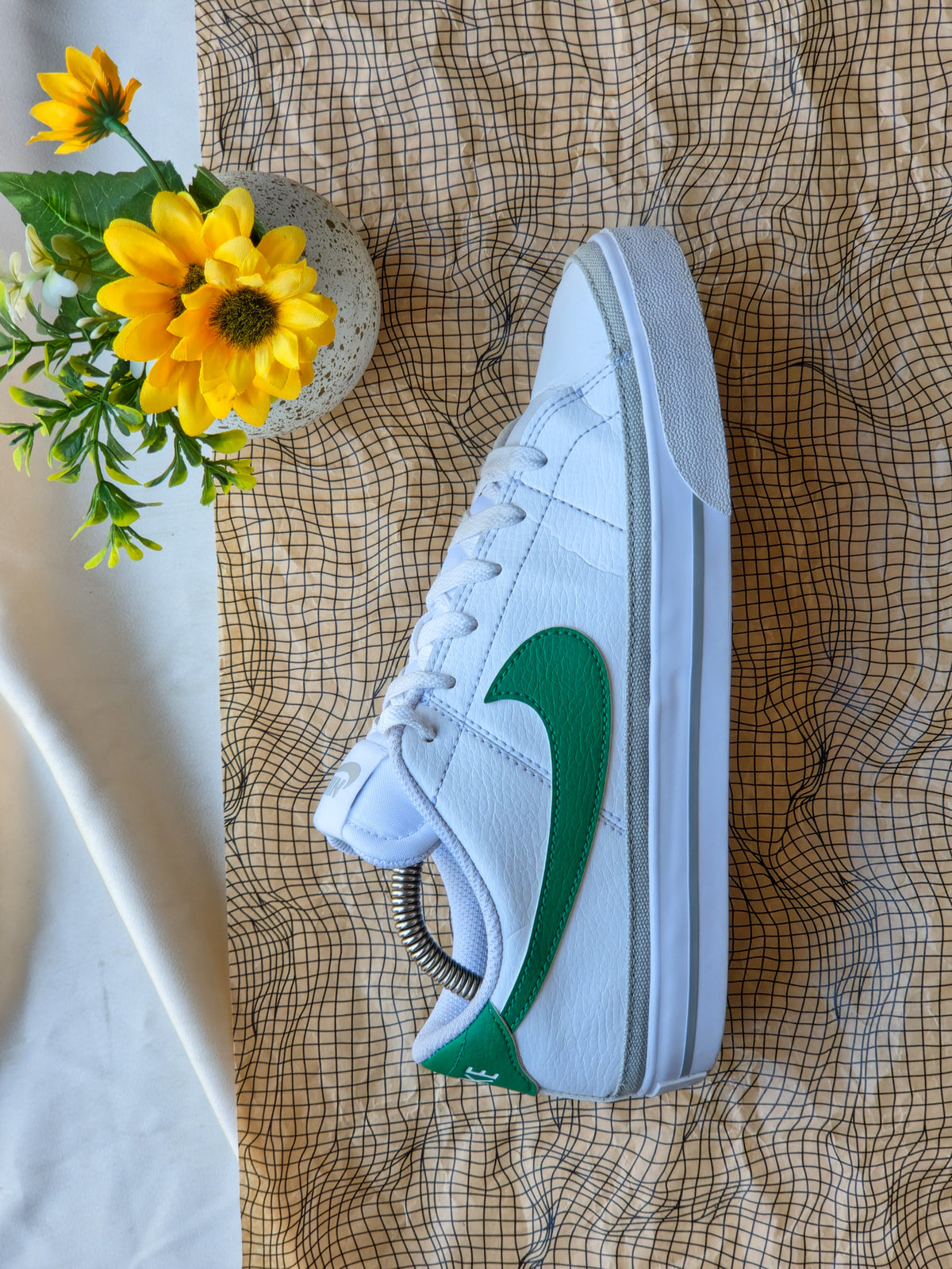 NIKE