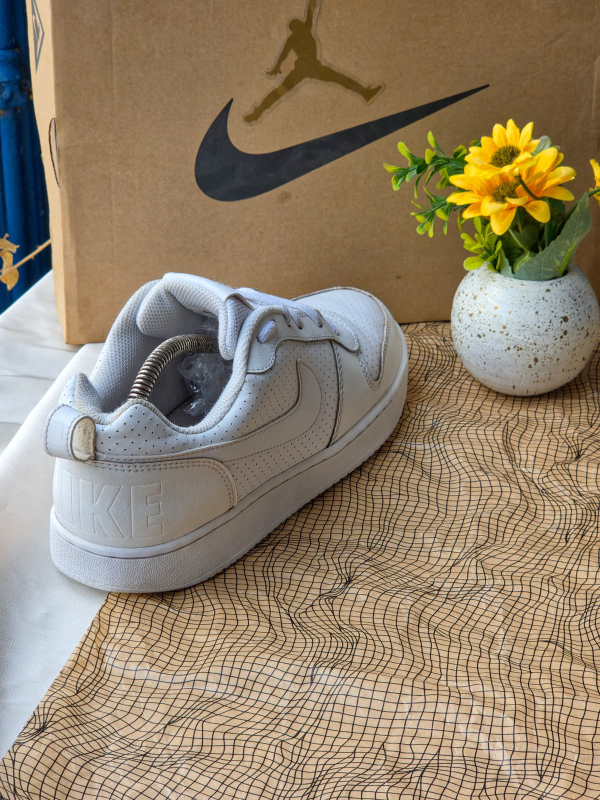 NIKE