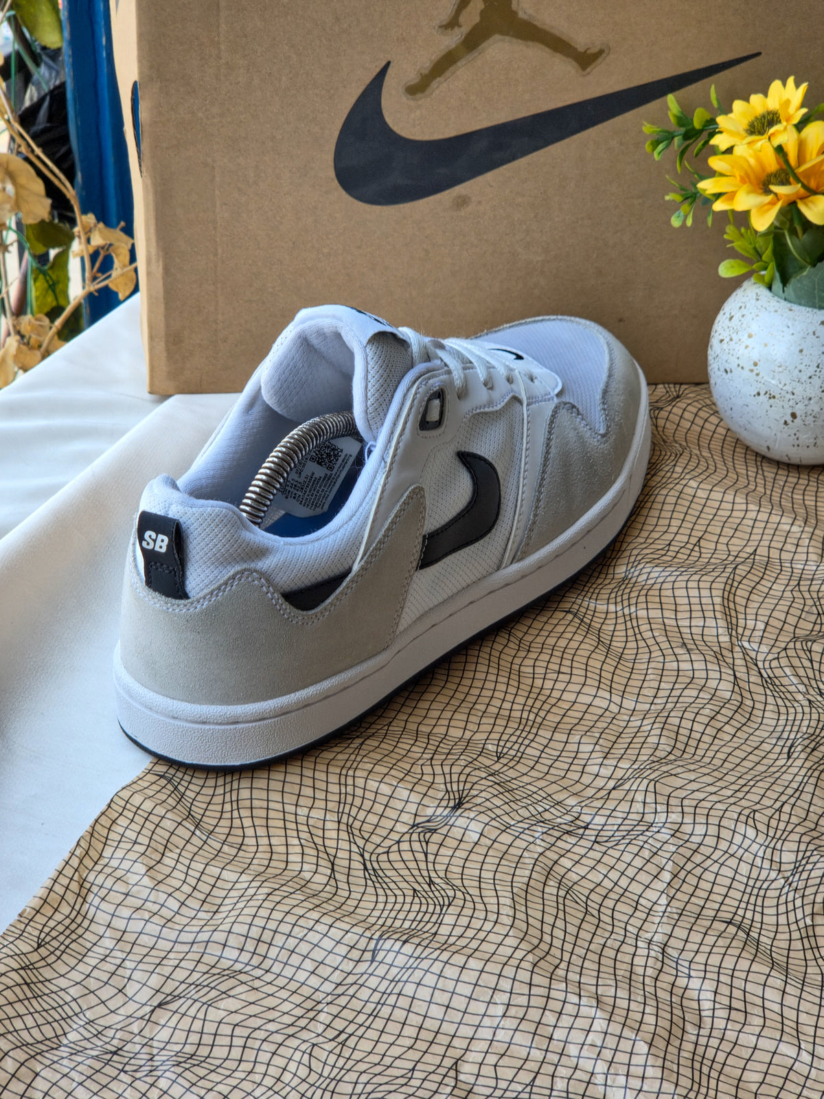 NIKE
