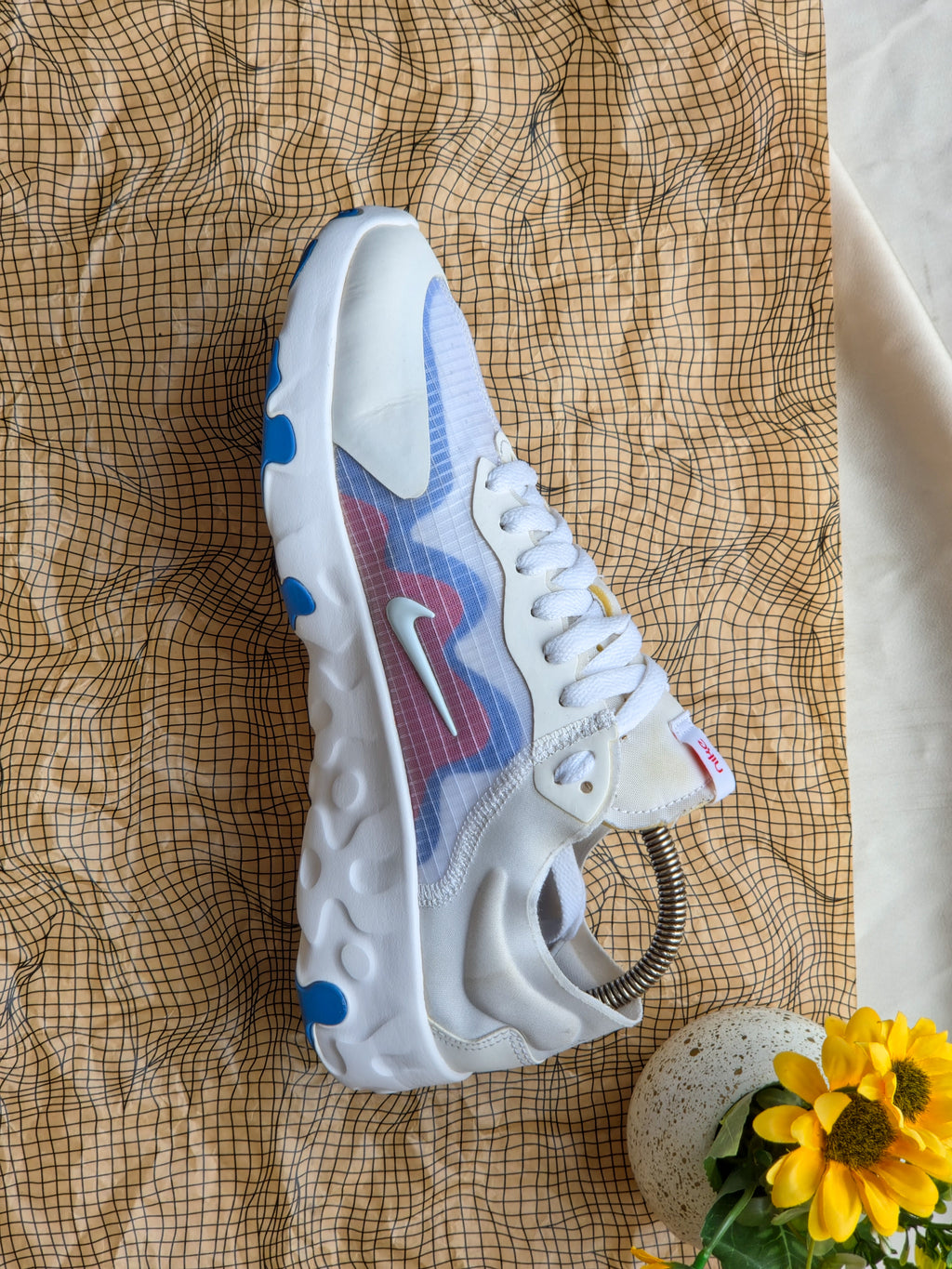 NIKE