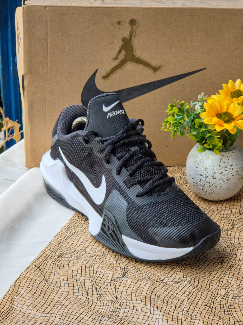 NIKE