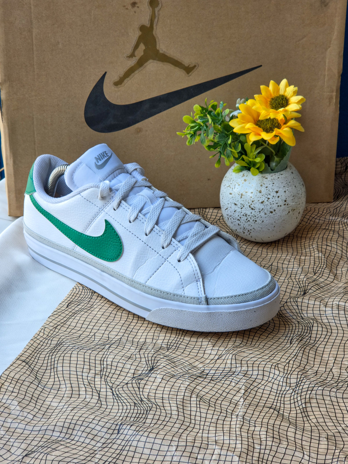NIKE